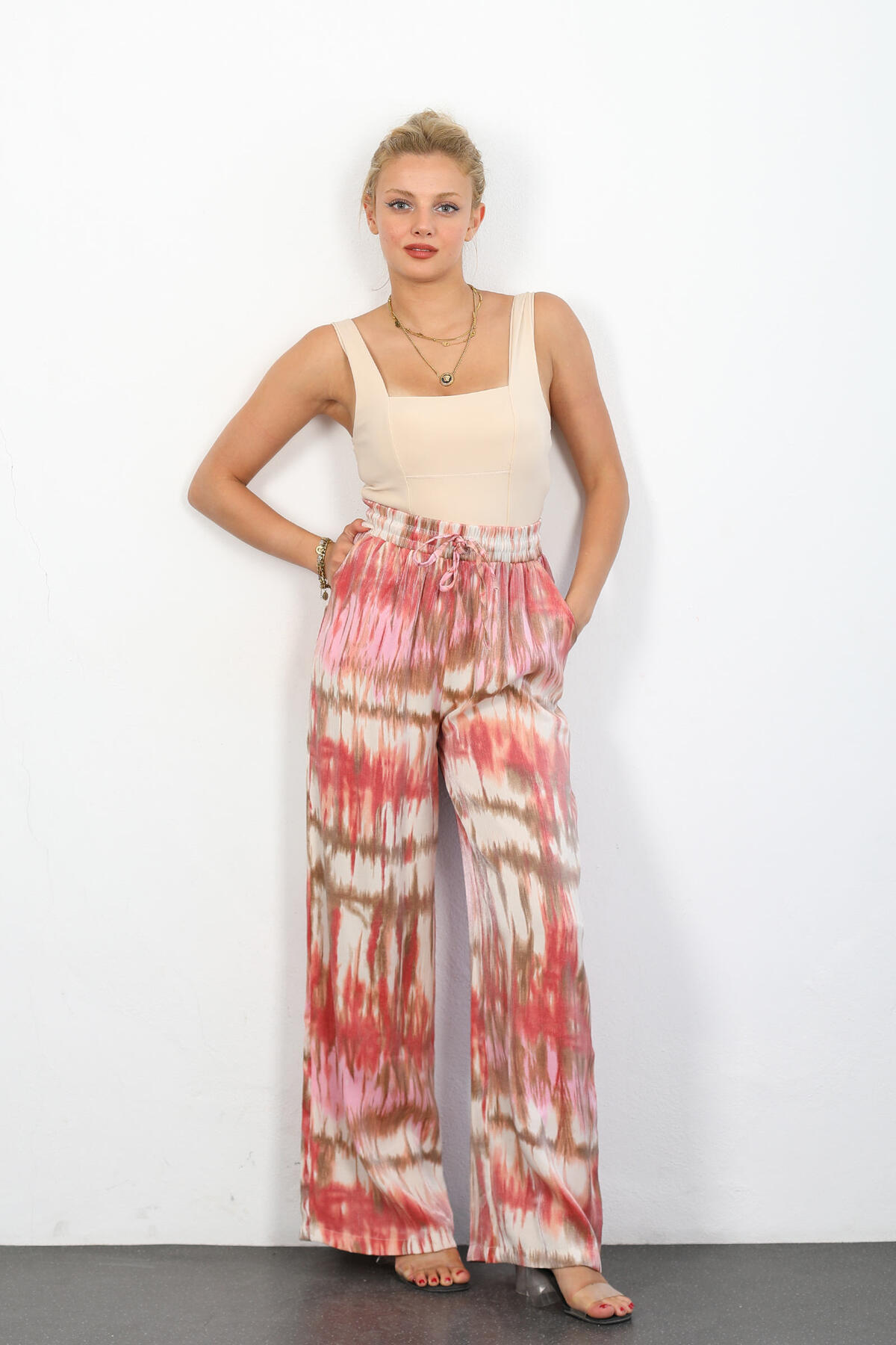 Berox - Batik Desen Bağıcıklı Parlak Bol Paça Pembe Kadın Pantolon