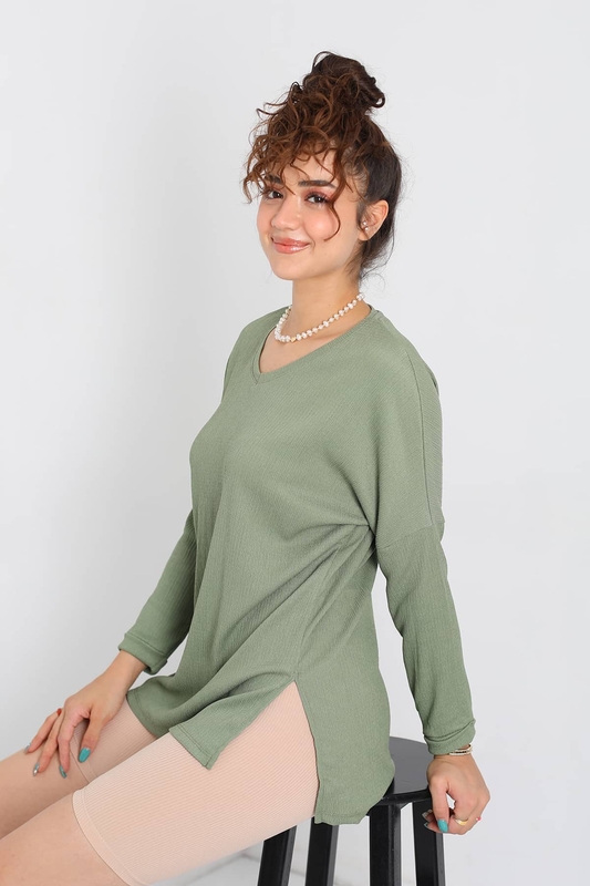 Berox - Geniş Kalıp Yırtmaçlı Kapri Kol Yeşil Kadın Krep Bluz