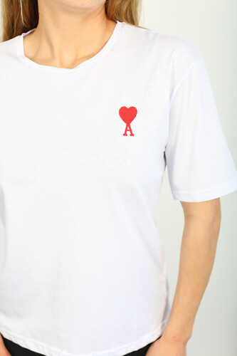 Kalp Nakışlı Beyaz Kadın Tshirt - Thumbnail