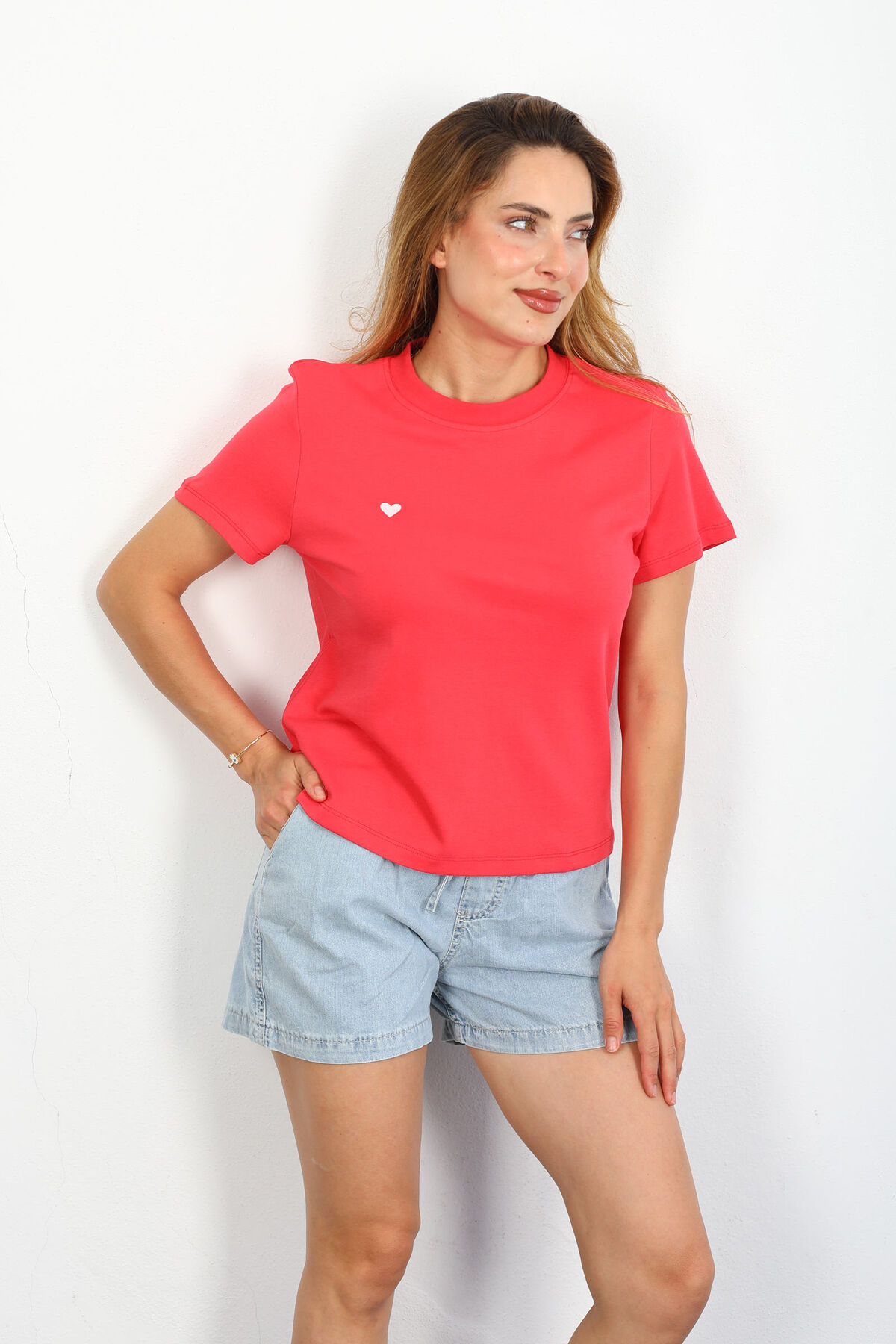 Berox - Kalp Nakışlı Bisiklet Yaka Basic Kırmızı Kadın T-Shirt