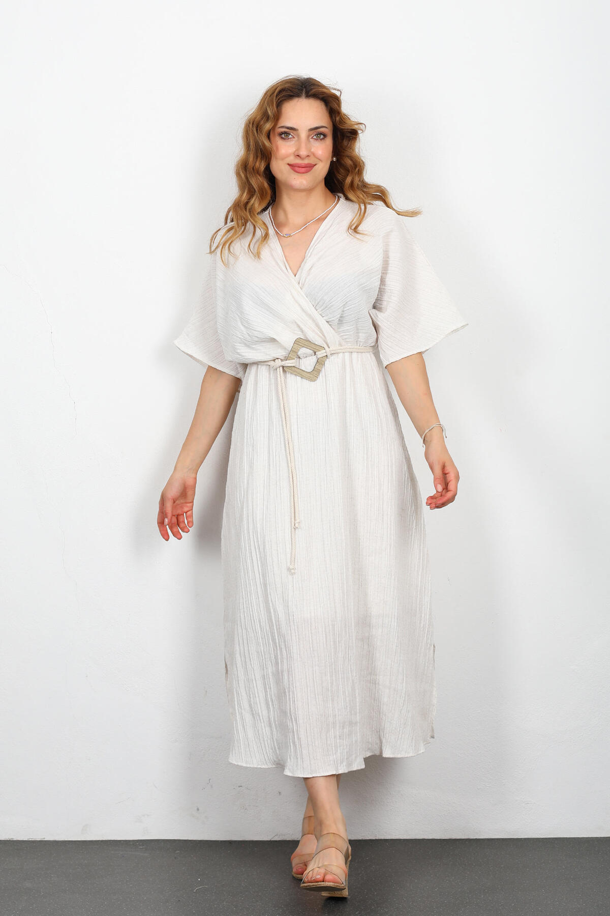 Berox - Kruvaze Yaka Kemerli Taş Rengi Kadın Midi Bürümcük Elbise