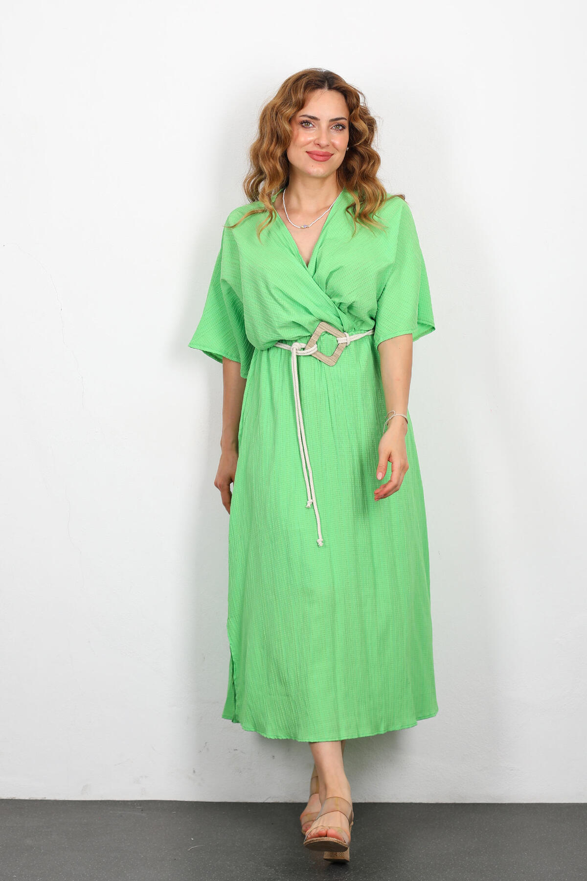 Berox - Kruvaze Yaka Kemerli Yeşil Kadın Midi Bürümcük Elbise