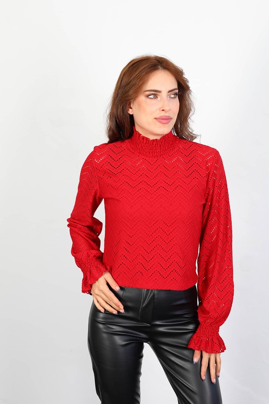 Berox - Zikzak Desen Dik Yaka Kadın Kırmızı Ajurlu Bluz